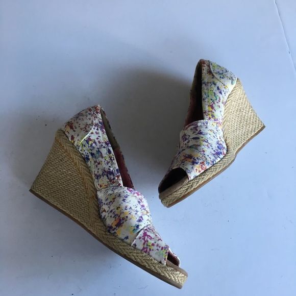 TOMS CANVAS WEDGE ESPADRILLE PEEP TOE HEELS ABSTRACT FLORAL WHITE MULTI … - Picture 1 of 7